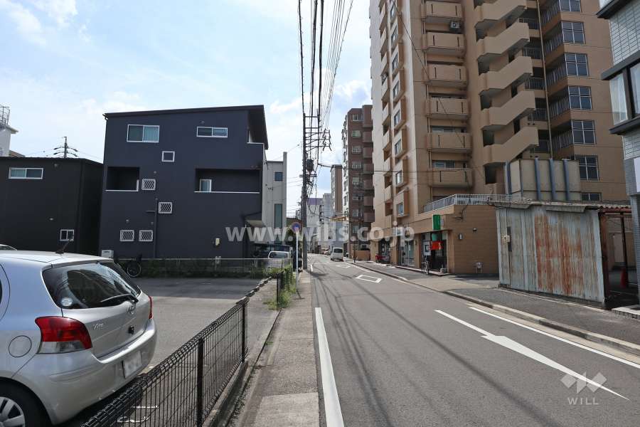 敷地東側の前面道路