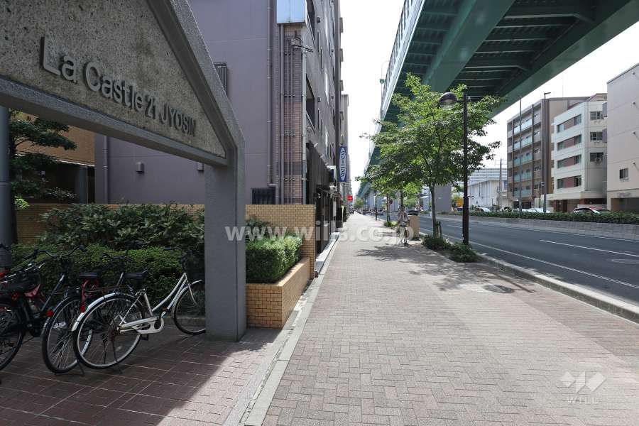 敷地西側には県道63号名古屋江南線が通っています。