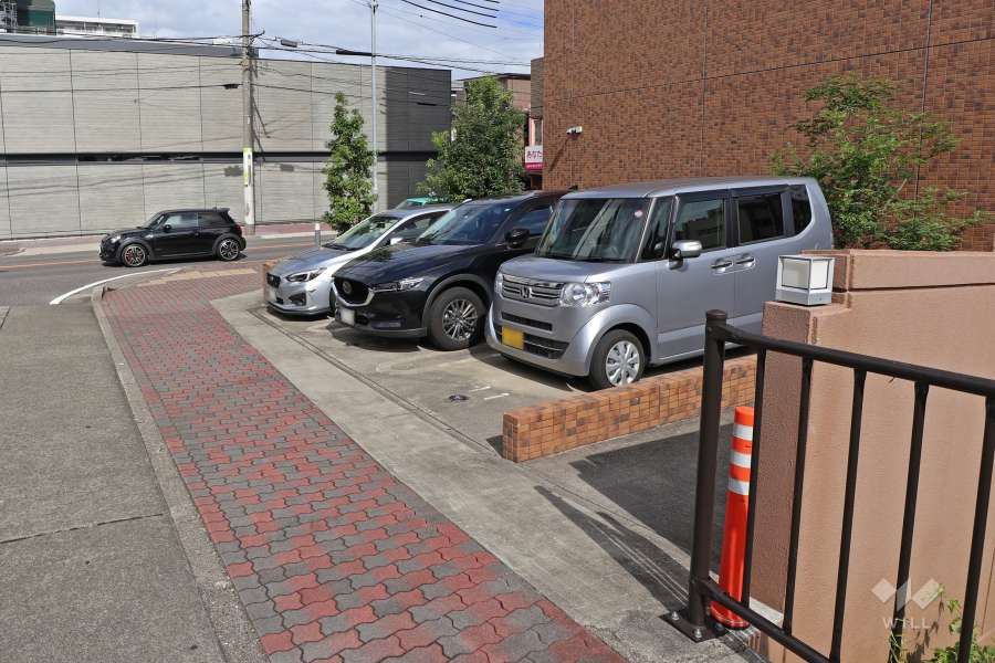 敷地内駐車場（屋外平面式）