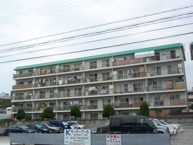 コーポ清A棟の外観。南側は駐車場で開けています