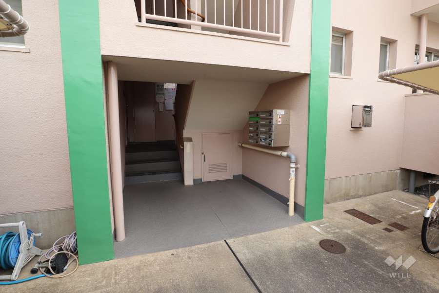 住戸入り口（共用ポスト）