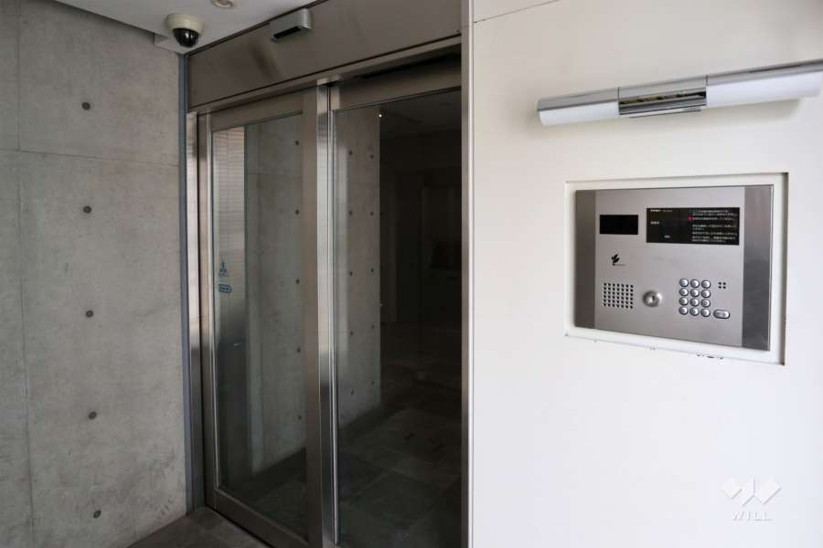 エントランスはオートロック付きです。