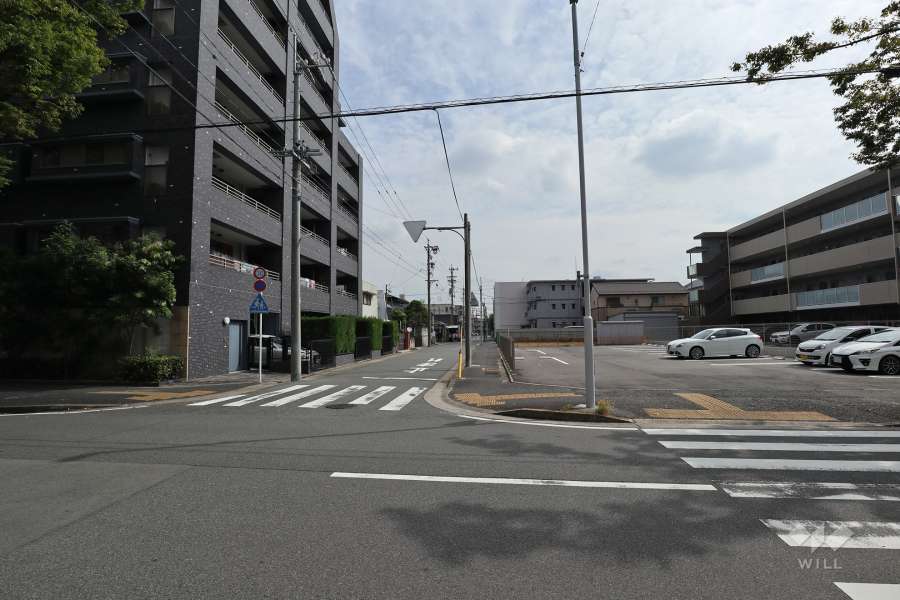 敷地南側の前面道路