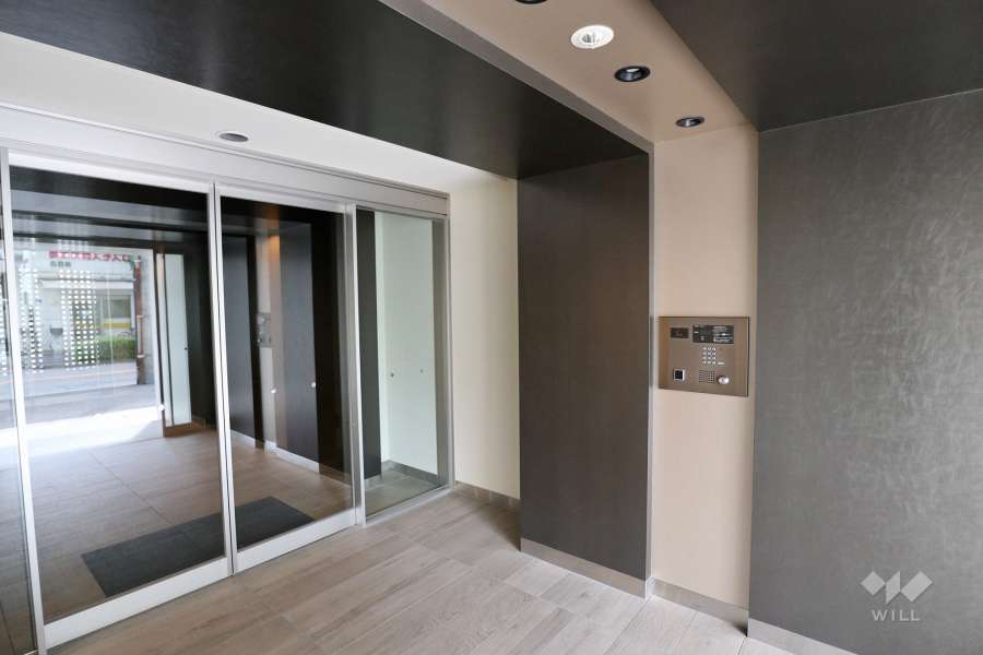 エントランスはオートロック付きです。