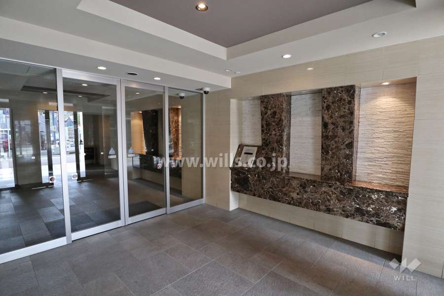 エントランスはオートロック付きです。