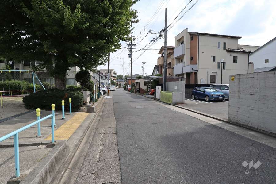 敷地北側の前面道路