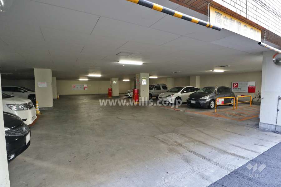 敷地内駐車場（屋内平面式/南館）