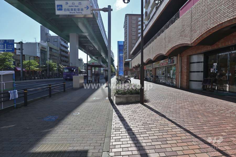 敷地東側の前面道路（名古屋高速6号清須線と江川線）