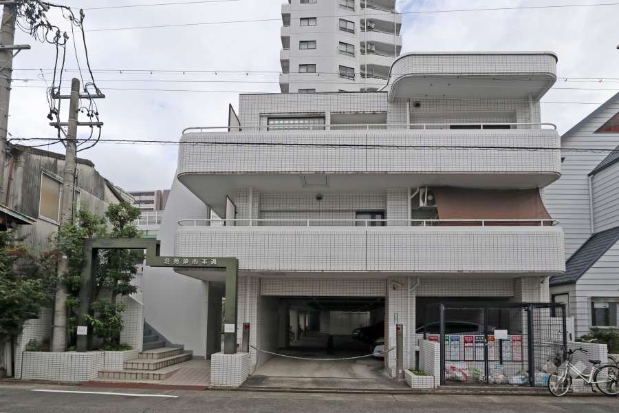 荘苑浄心本通B棟の外観（西側から）