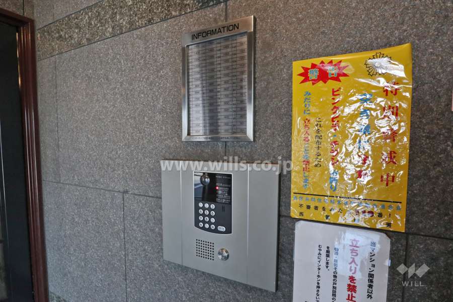 オートロックと案内板