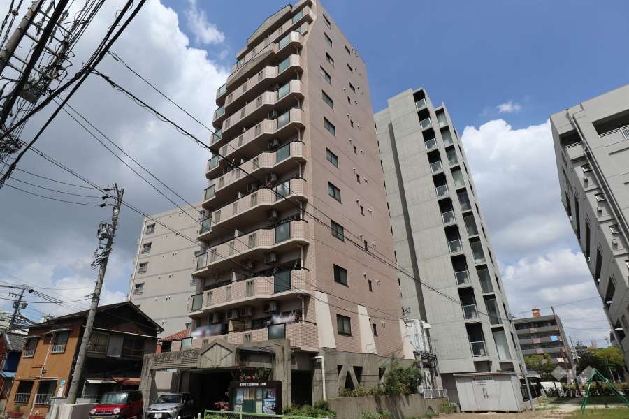 アーバンシティ名城の外観（南側から）