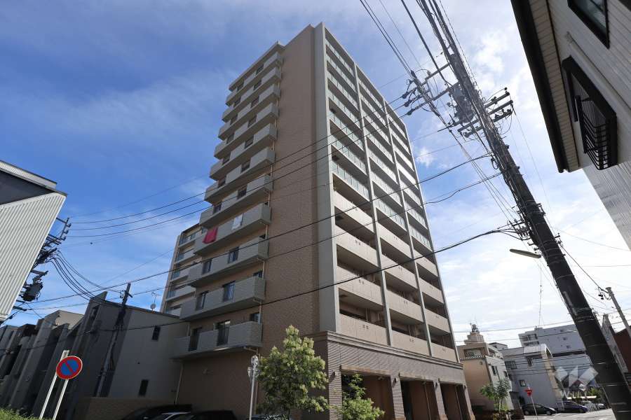 プレサンスロジェ浅間町の外観（南西側から）