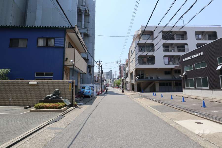 敷地北側の前面道路（東側から）