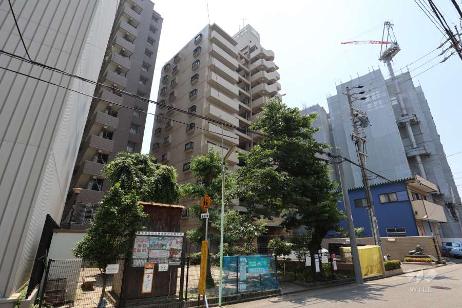 ライオンズマンション浅間町南の外観（北東側から）