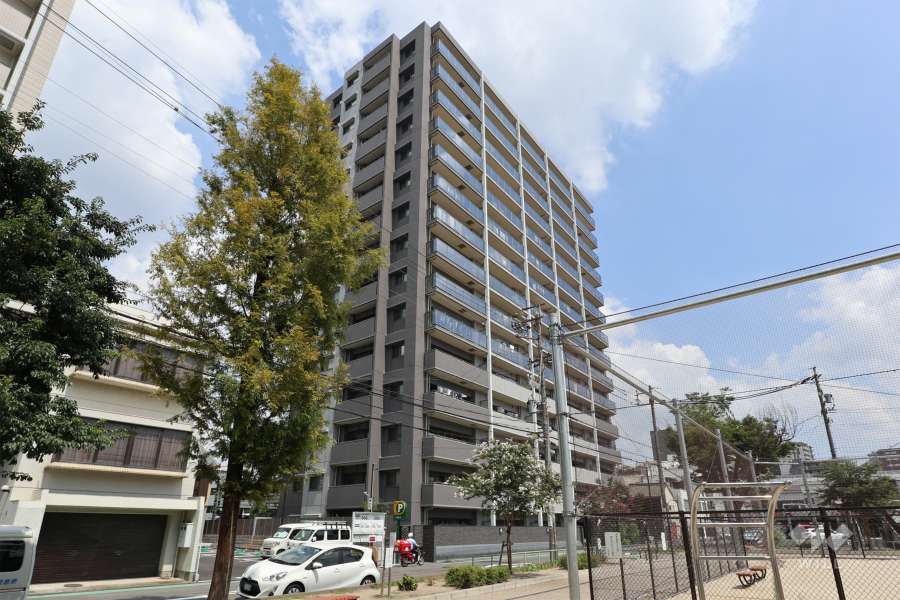 ライオンズミッドナゴヤレジデンスの外観（南西側から）