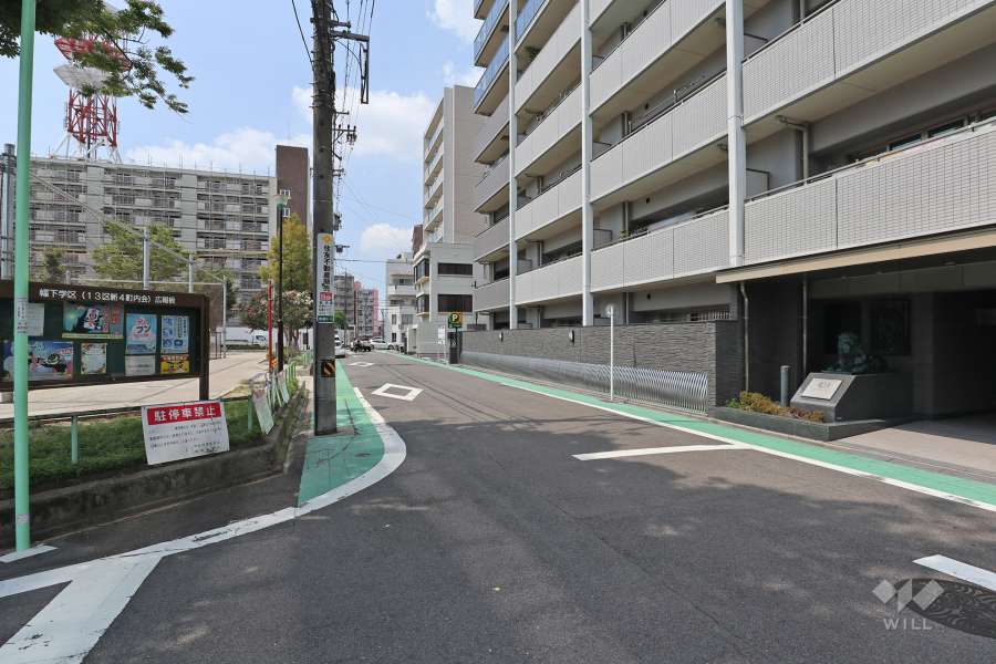 敷地南側の前面道路