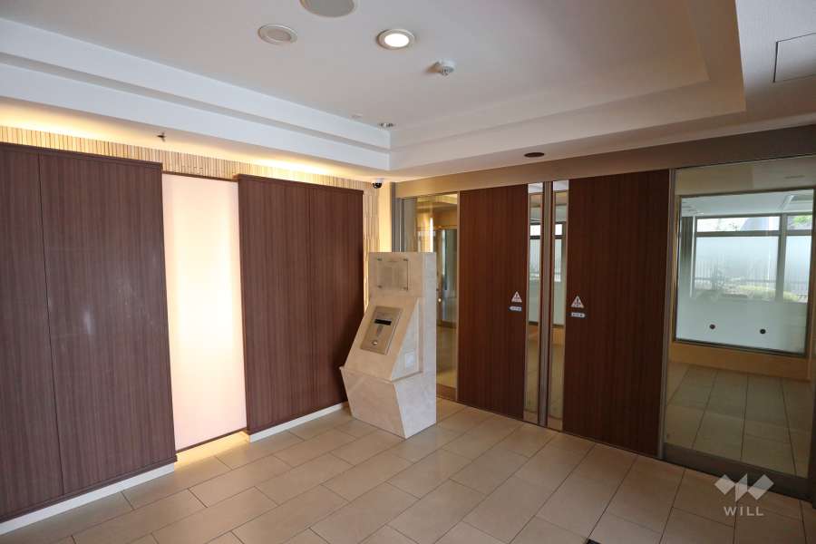 エントランスはオートロック付きです。