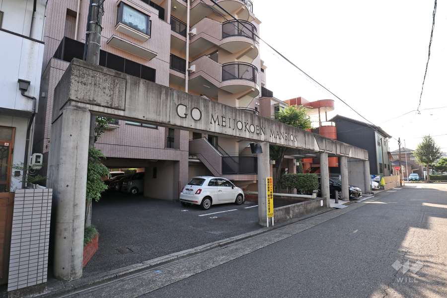 駐車場出入り口・敷地内駐車場（屋外平面式、屋内平面式）