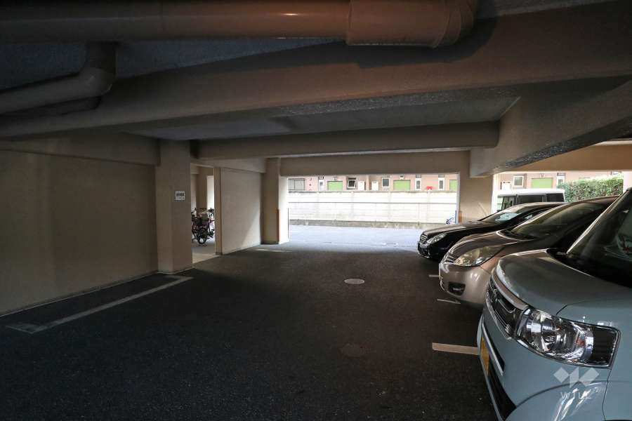 敷地内駐車場（屋内平面式）