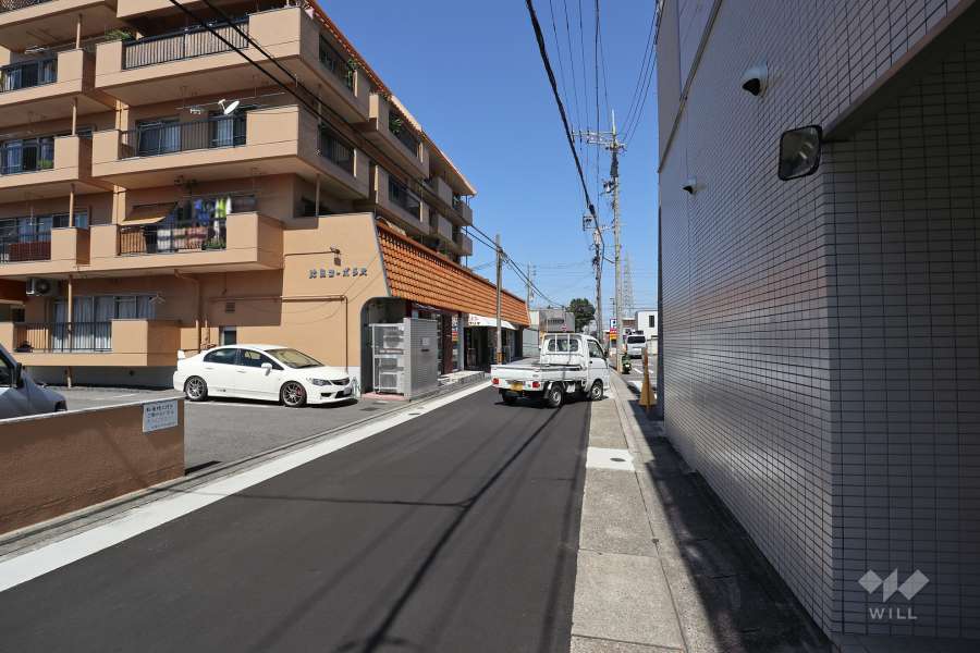 敷地東側の前面道路