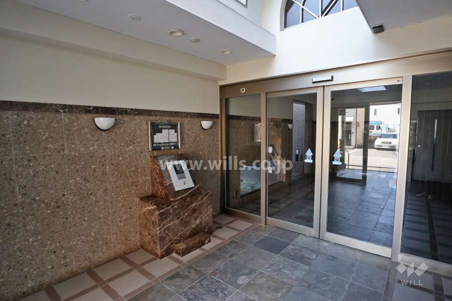 エントランスはオートロック付きです。