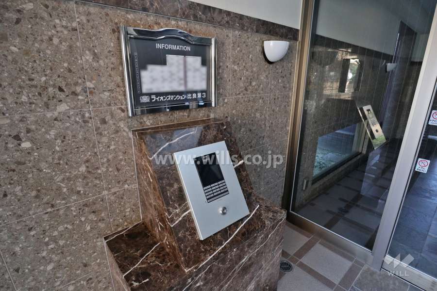 オートロックと案内板