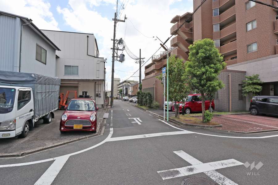 敷地北側の前面道路