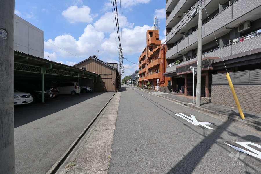 敷地南側の前面道路