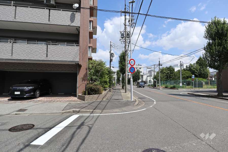 敷地東側の前面道路