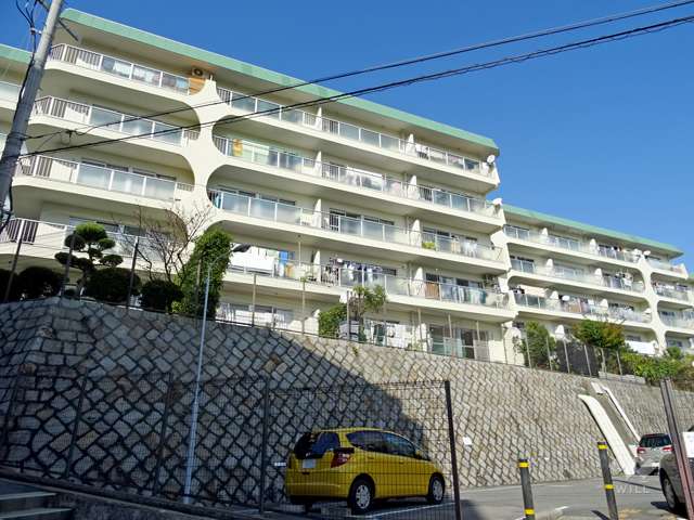 関大前スカイハイツB棟の外観（南側から）