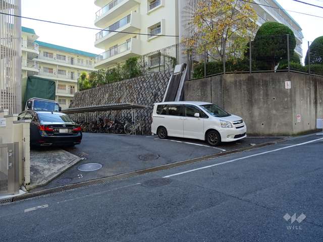 駐車場出入り口