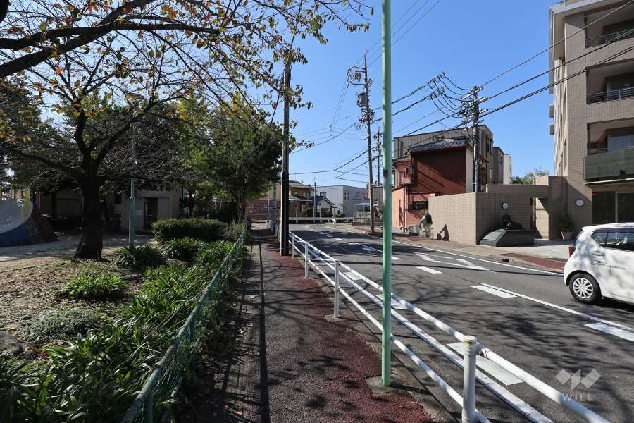 敷地東側の前面道路