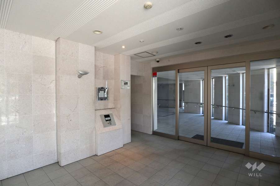 エントランスはオートロック付きです。