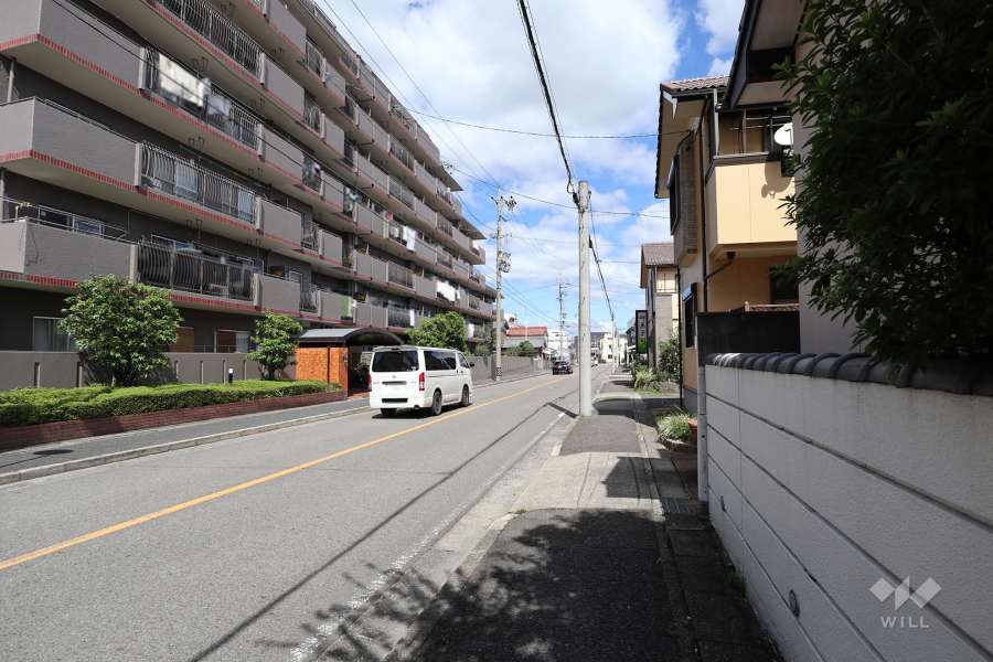 敷地東側の前面道路