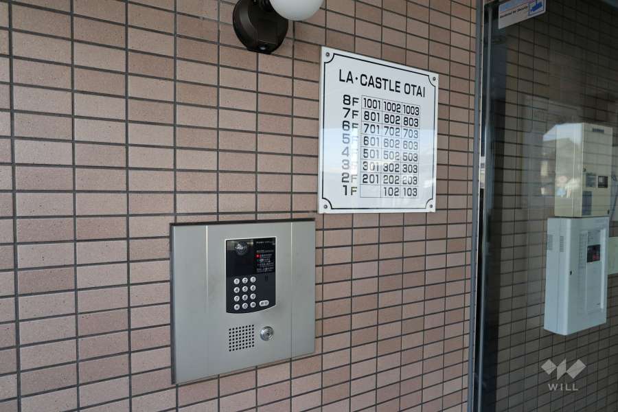 オートロックの操作盤、案内板