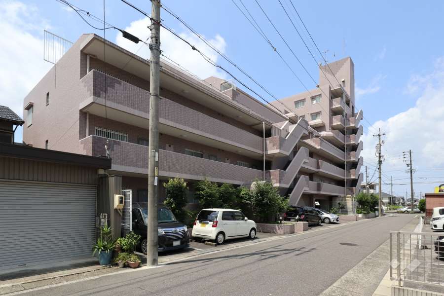 グランドメゾン中小田井の外観写真（北東側から）