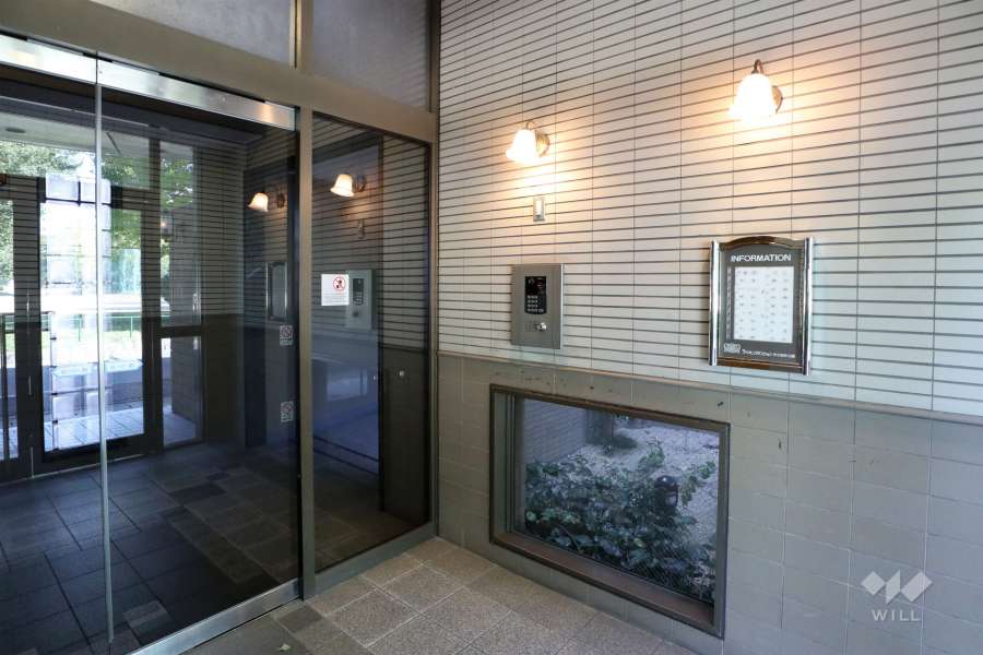 エントランスはオートロック付きです。