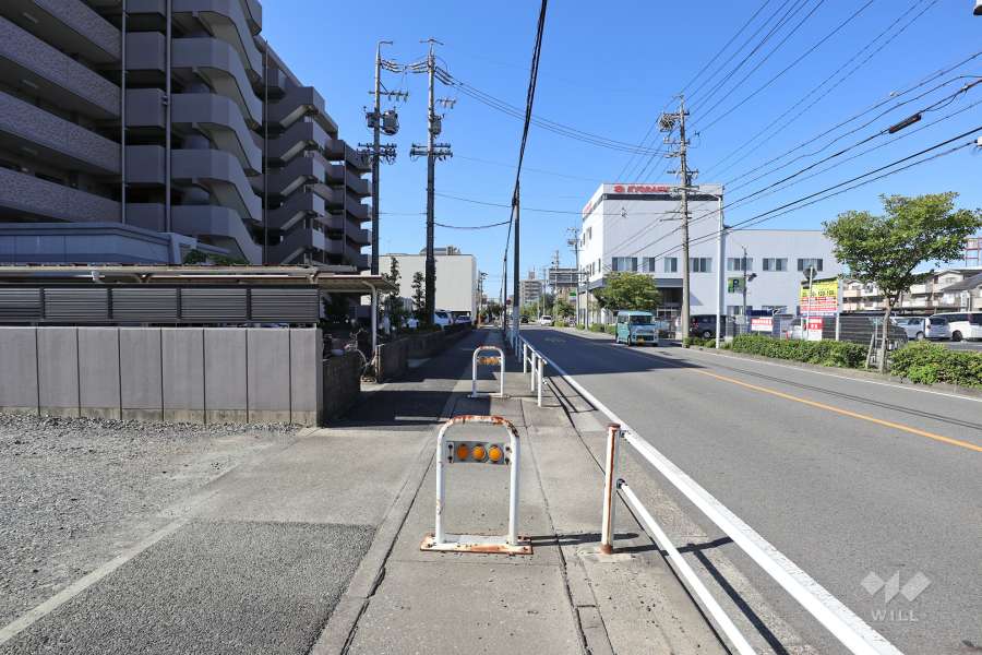 敷地北側の前面道路
