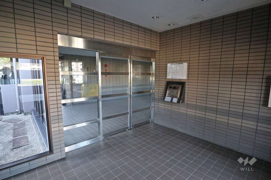 エントランスはオートロック付きです。