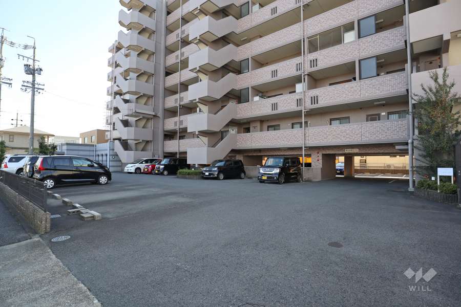 駐車場出入り口・敷地内駐車場（屋内平面式、屋外平面式）