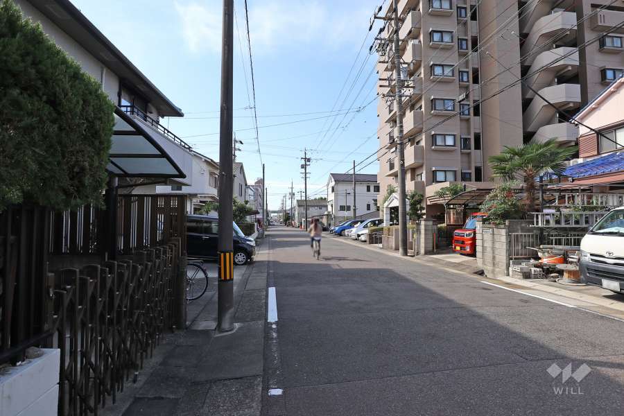 敷地東側の前面道路