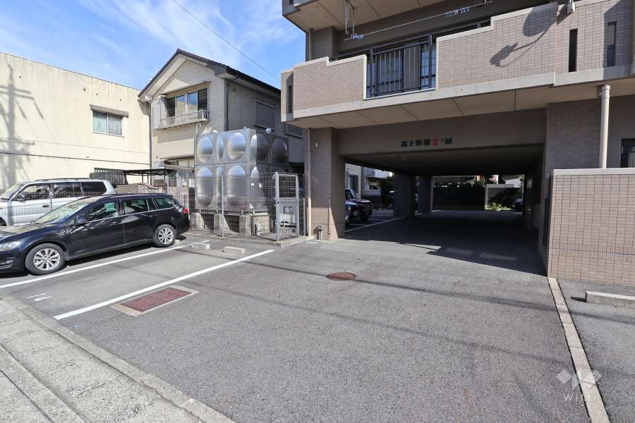 駐車場出入り口・敷地内駐車場（屋内平面式、屋外平面式）