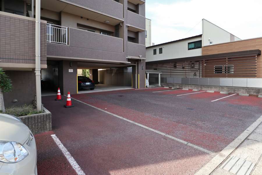 駐車場出入り口・敷地内駐車場（屋外平面式、屋内平面式）