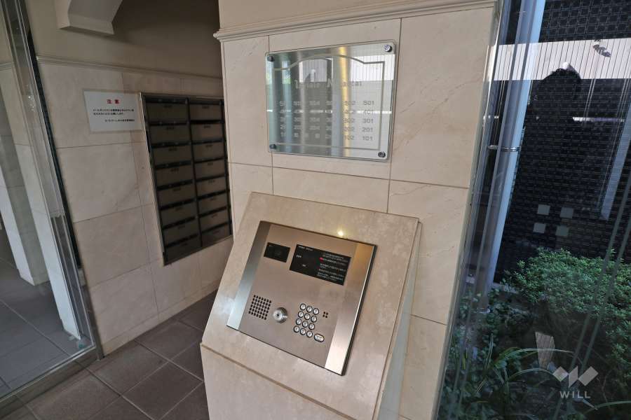 オートロックの操作盤、案内板