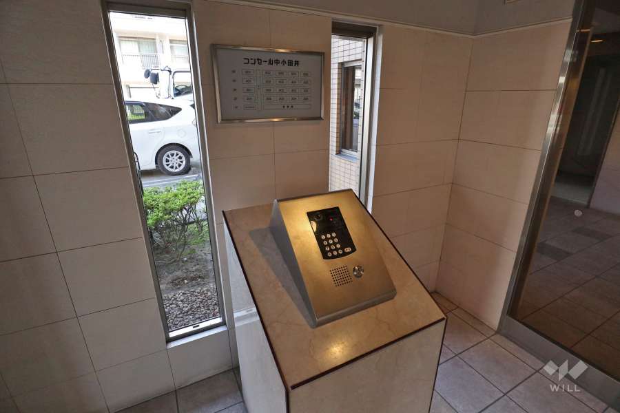 オートロックと案内板