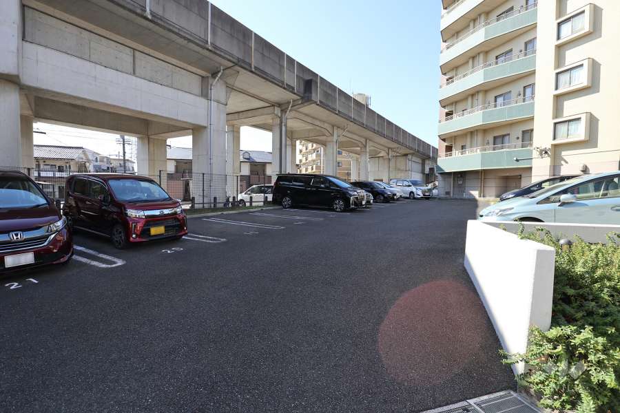 敷地内駐車場（屋外平面式）