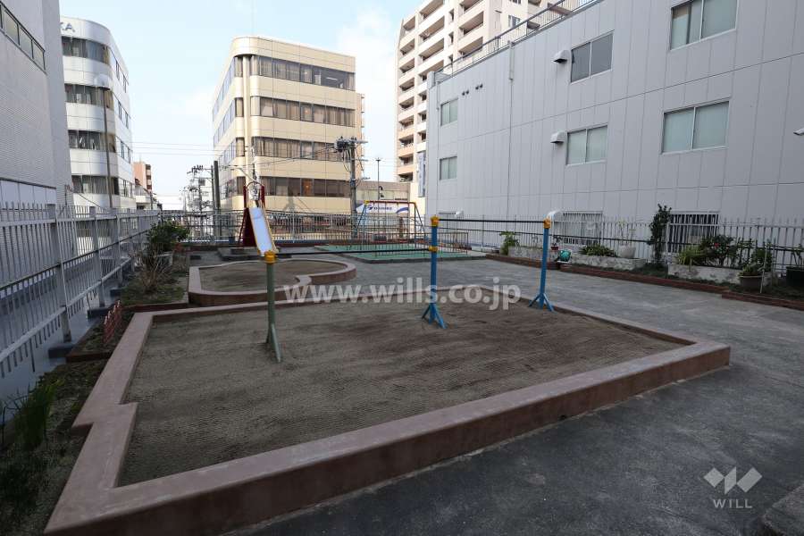 共用部分に遊具が設置されています。