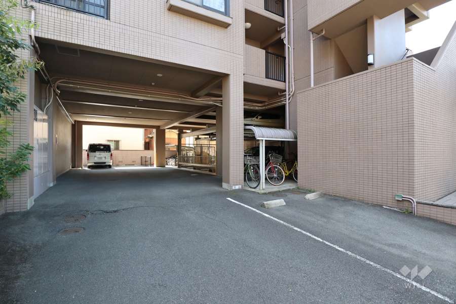 敷地内駐車場（屋外平面式、屋内機械式）