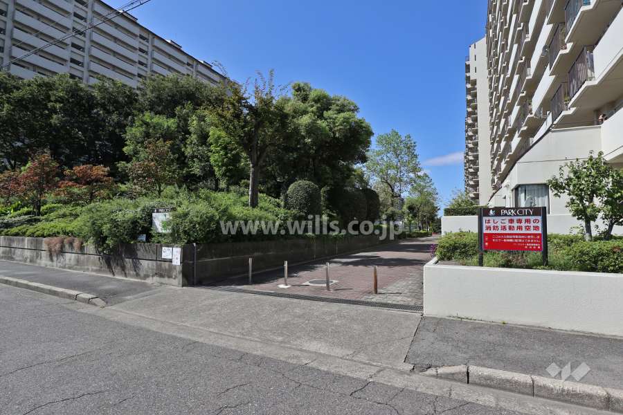 敷地出入口(東側から)