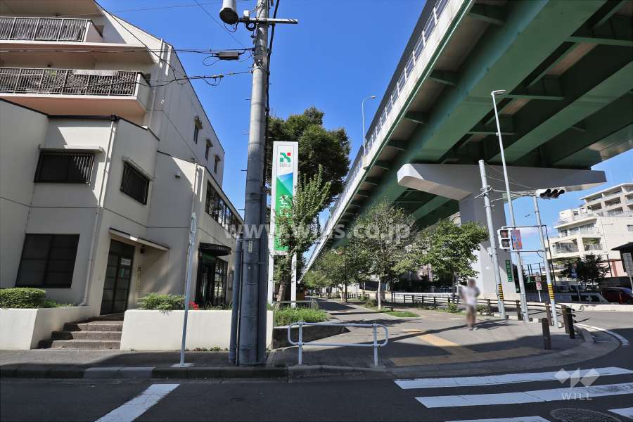 敷地北側の前面道路（名古屋高速6号清須線）